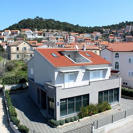 Apartments Ella Šibenik Quarto foto