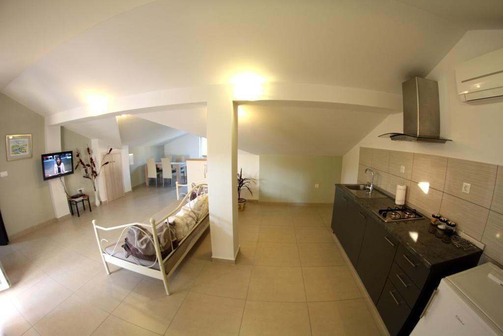 Apartments Ella Šibenik Quarto foto